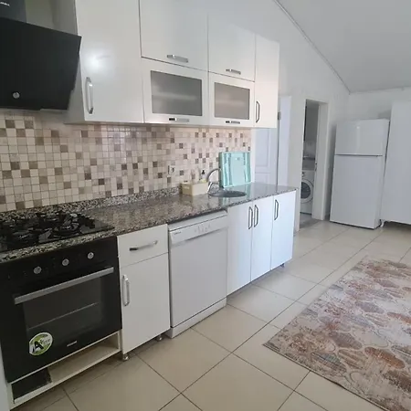 Konyaalti Furkan Family Апартаменты *